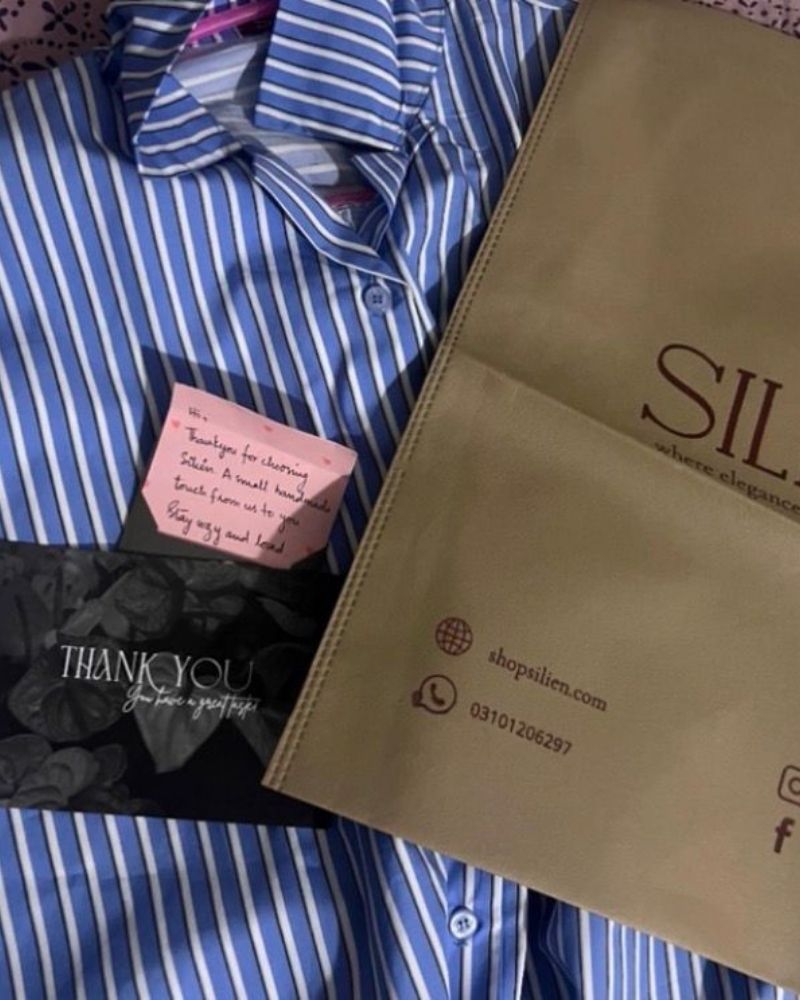 Customer showing Stripe bleu shirt